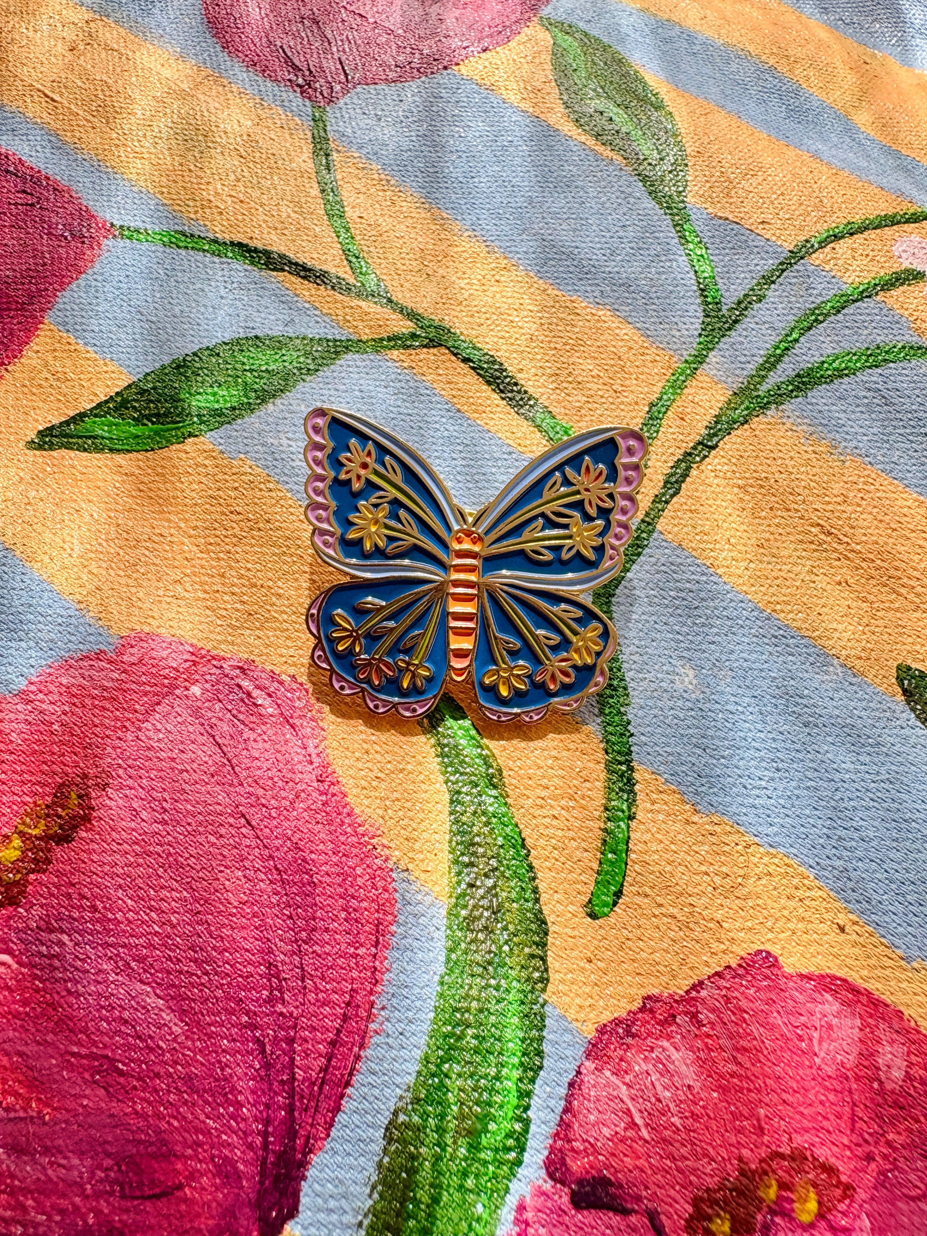 Fleurs du Papillon Enamel Pin