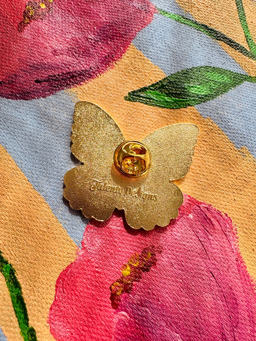 Fleurs du Papillon Enamel Pin