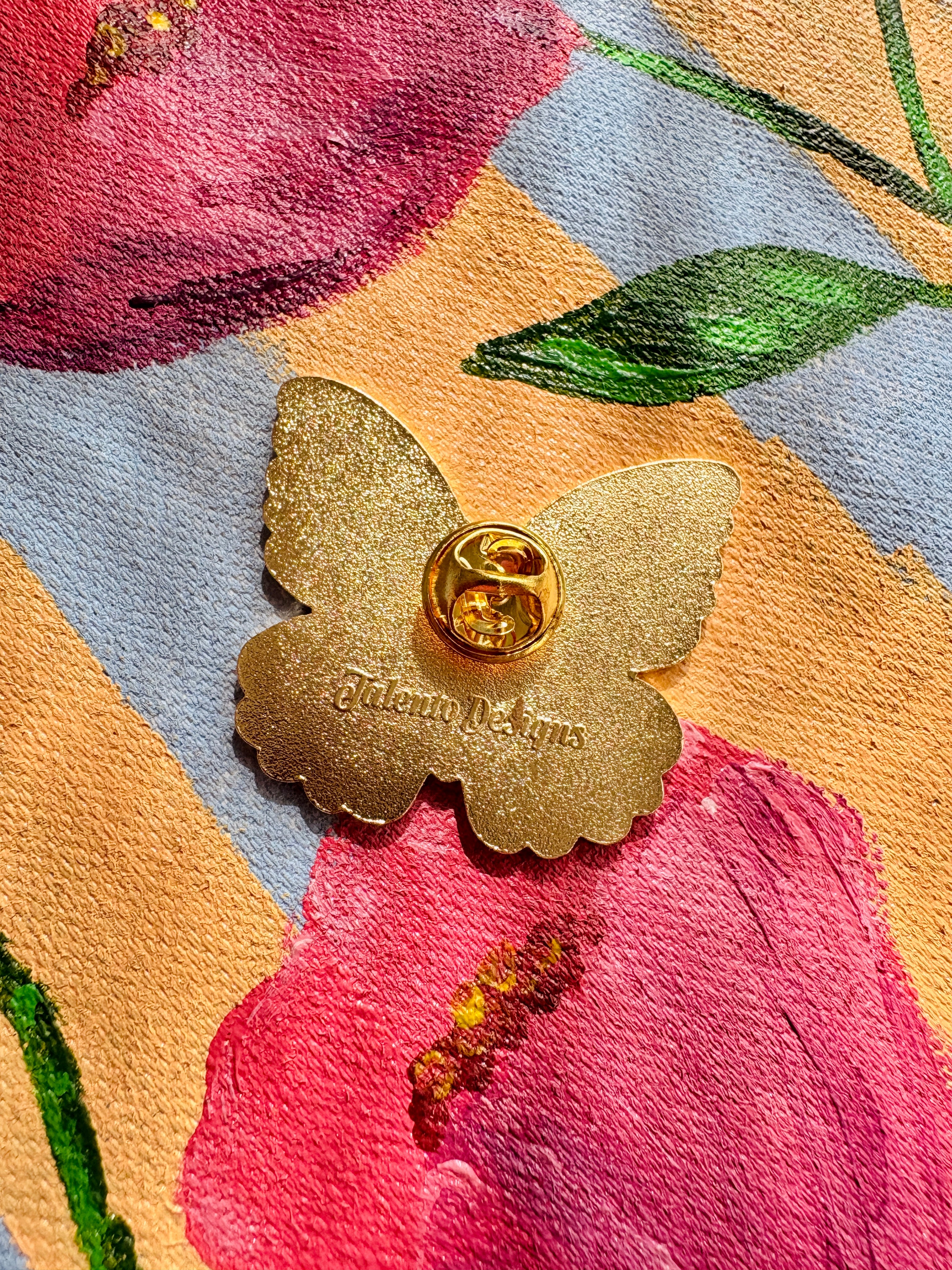 Fleurs du Papillon Enamel Pin