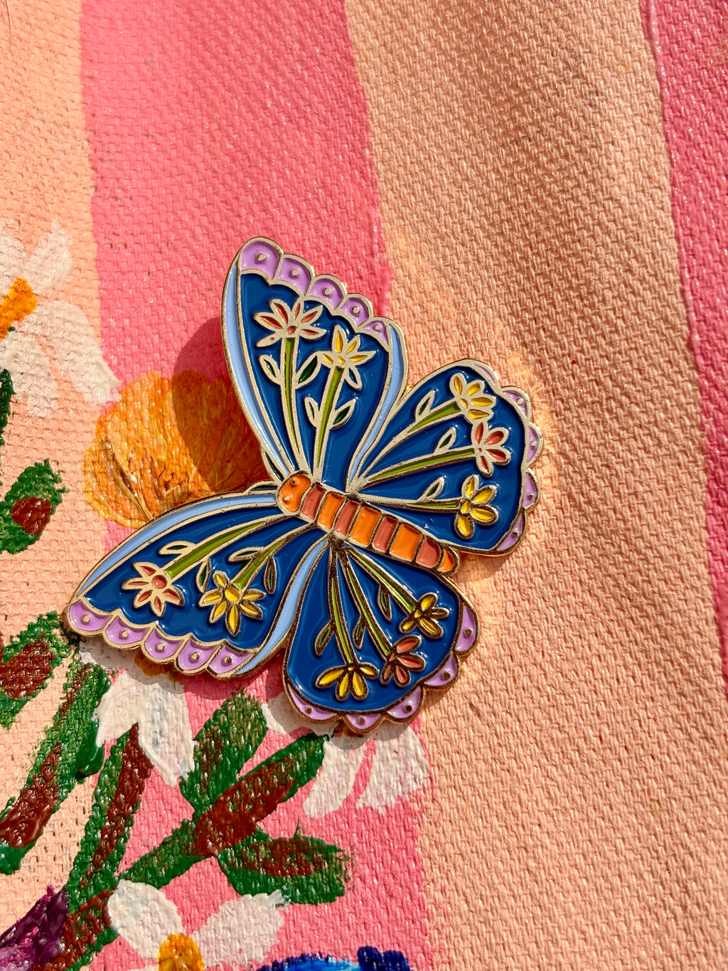 Fleurs du Papillon Enamel Pin