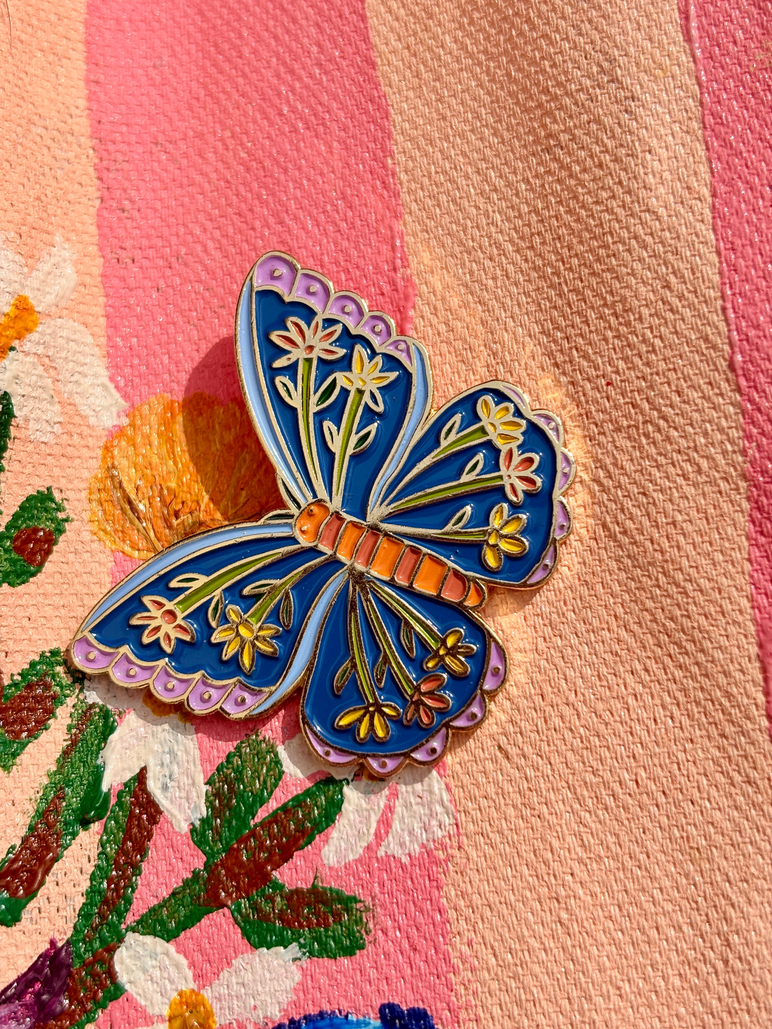 Fleurs du Papillon Enamel Pin
