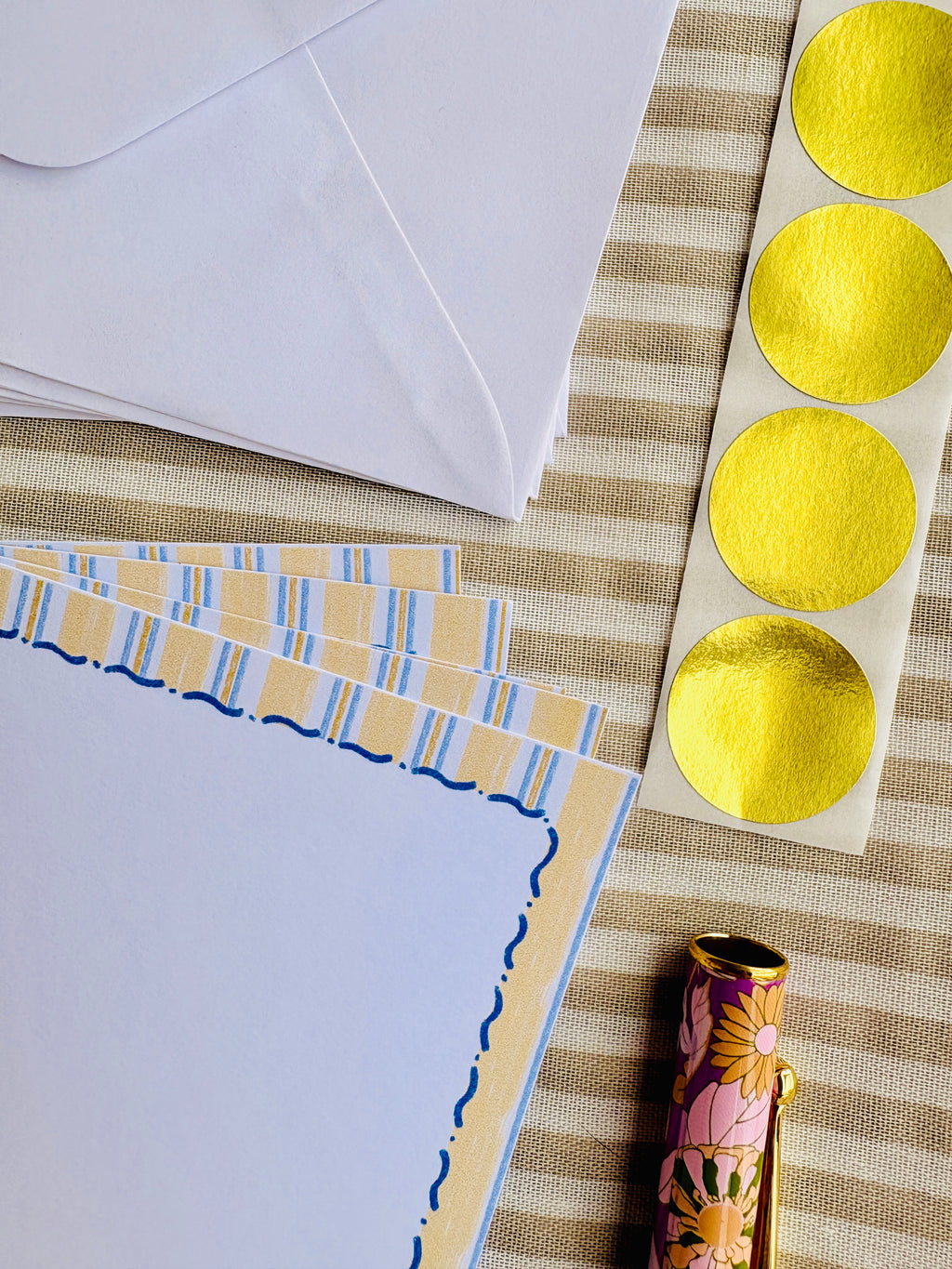 Lara 4R Notecard Set